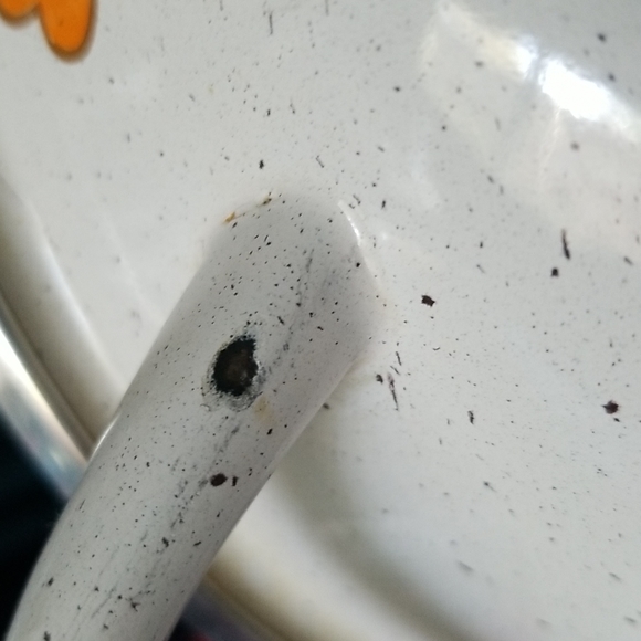 Vintage 70s Enamel Soup Pot - Picture 5 of 7